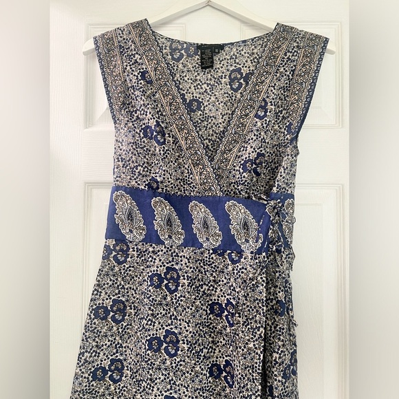 Elegant Blue and White Paisley Dress bcbgmaxazria - Picture 3 of 6